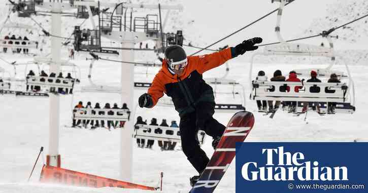 ‘Doesn’t feel fair’: young Britons lament losing right to work in EU since Brexit