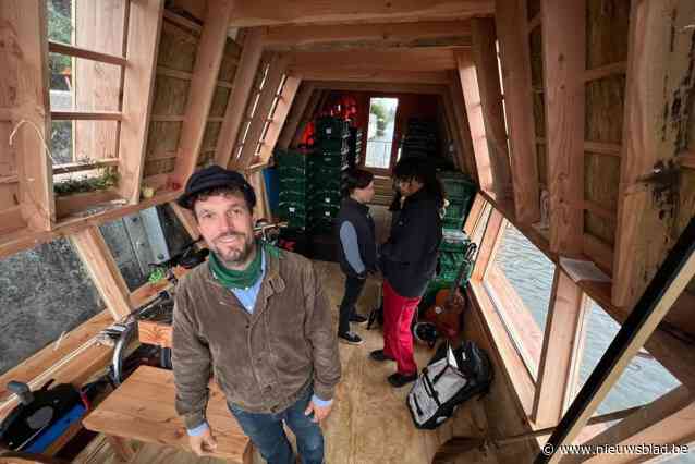 “De boerentram is dood, leve de boerenboot!”: bioboer Tijs Boelens broedt op nieuw project om landbouwproducten over het kanaal van Pajottenland naar Brussel te brengen