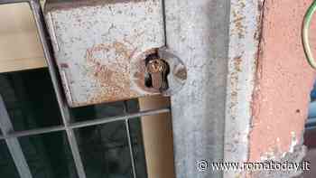 Atto vandalico alla sede di Medicina Solidale, la denuncia: "A rischio la distribuzione di pacchi viveri"