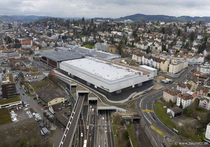 Messehalle über der Autobahn
 - Ilg Santer Architekten in St. Gallen