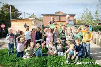 Vrije Basisschool Oosterwijk ontvangt label van Groene Oaseschool: “Kleuterspeelplaats is een echt pareltje”