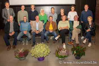 Laureaten bebloemingswedstrijd... in de bloemetjes gezet