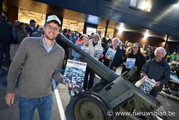 Supermarkt pakt uit met opmerkelijk stickerboek over geschiedenis van dorp