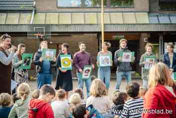 Er scharrelen nu zelfs kippen op vergroende speelplaats Sint-Jozefschool