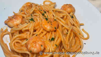 Schnell und köstlich: So leicht gelingen Maria Libaks Spaghetti mit Paprika-Sahne-Soße und Garnelen