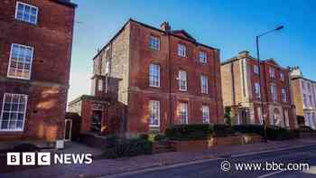 Empty villa could be converted into flats