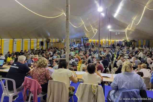 Kermisquiz trekt 240 deelnemers die strijden voor eer, wijn en worst
