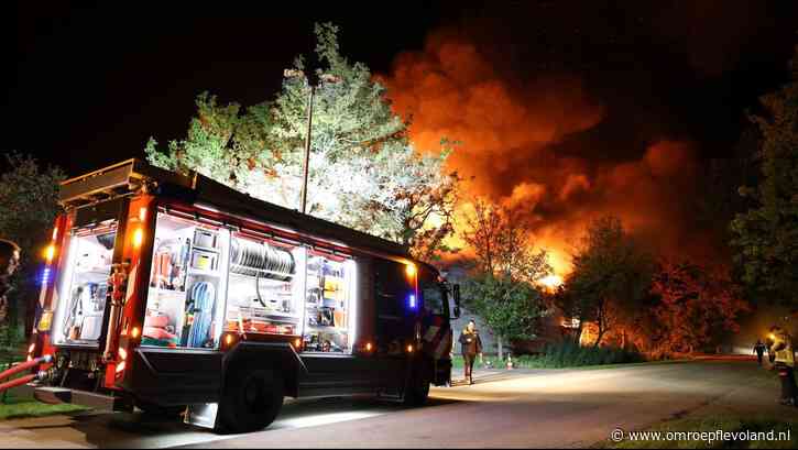 Ens - Drie boerenschuren bij Ens uitgebrand