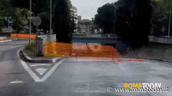 Da Casal Bruciato a Casal Bloccato: sottopasso chiuso, traffico in tilt