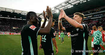 Platzverweisverzerrung und stark mit dem Ball