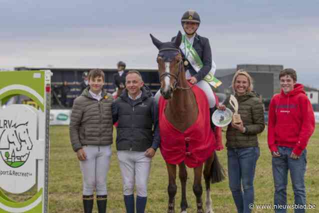 Julie Lamberts (16) en paard Daytona (7) worden jongste nationaal LRV-kampioen ooit: “Ik kan het nog altijd niet geloven”
