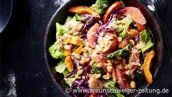 Sattmacher-Salat mit Ofenkürbis und Sesamsoße