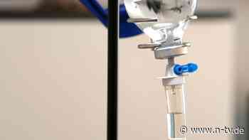 Lieferengpässe überbrücken: Lauterbach will Kochsalzlösung-Importe erlauben