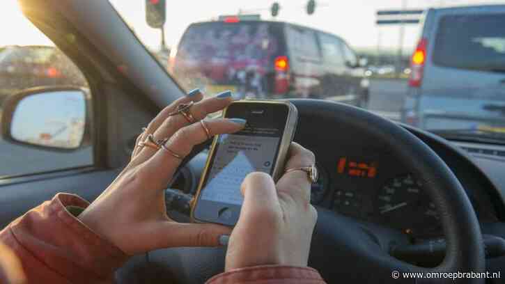 250 boetes à 420 euro uitgedeeld voor telefoon in de hand tijdens rijden