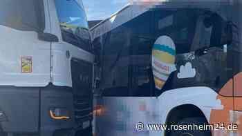 Chaos in Westerndorf St. Peter: Linienbus steht nach Unfall quer auf der Fahrbahn