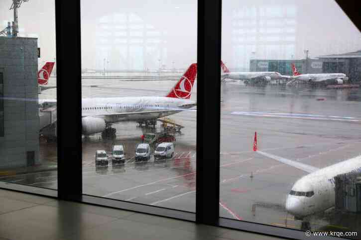 Plane makes emergency landing in New York City after pilot dies mid-flight