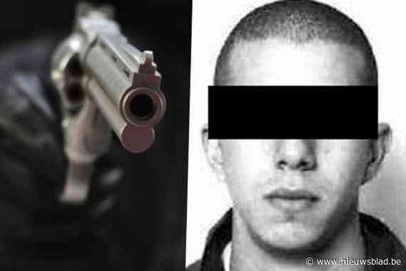 ‘Pakjesbezorger’ haalt plots geweer boven en schiet twaalf keer: homejacker Frank Verstraeten slaat toe bij ander gezin, maar dat komt hem duur te staan