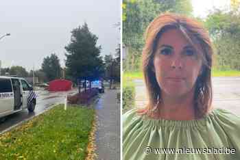 Veerle (49) probeerde fietsster nog te reanimeren, een jaar na ander dodelijk fietsongeval: “Dit is een verschrikkelijke rotonde”