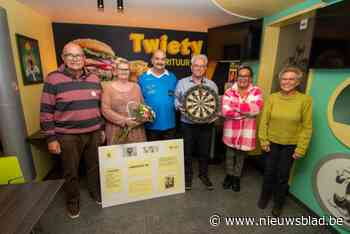 Sponsors huldigen wereldkampioen G-darts Kurt Vandekerckhove