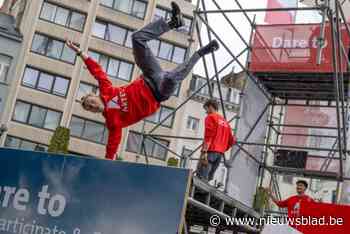 Artes Group vestigt aandacht op  openstaande vacatures in bouwsector met stunts op Koningin Astridplein: “Werken in bouw vergt lef”