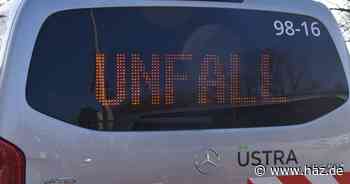 Fahrzeug im Gleisbett: Stadtbahnlinie 1 und 2 in Hannover-Wülfel gesperrt