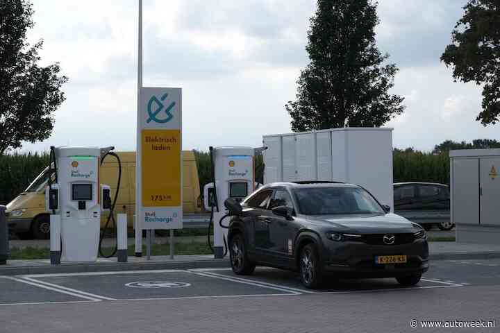 Minister: 'Beperkt aantal laadpalen langs snelweg moet weg'