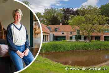Ooit sloften er koeien door dit gebouw, nu verhuurt Klaartje het als luxueuze vakantievilla: “Mijn aanpak was redelijk fanatiek”