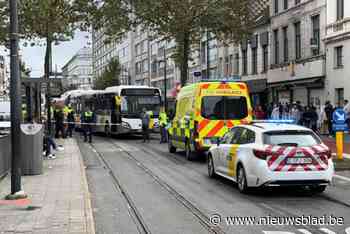 Voetganger (42) in levensgevaar na aanrijding door bus in Borgerhout