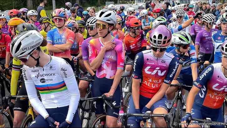 Zeewolde - Lorena Wiebes als eerste over de finish in Zeewolde bij Simac Ladies Tour