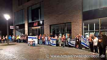 Am ZOB   in Nagold: Mahnwache für die  Opfer des Hamas-Massakers