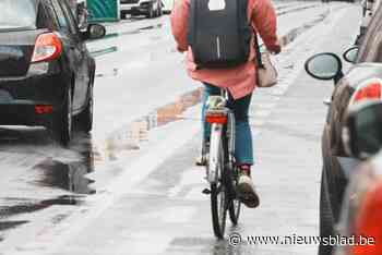62 fietsers krijgen boete van 174 euro voor gsm’en tijdens het rijden