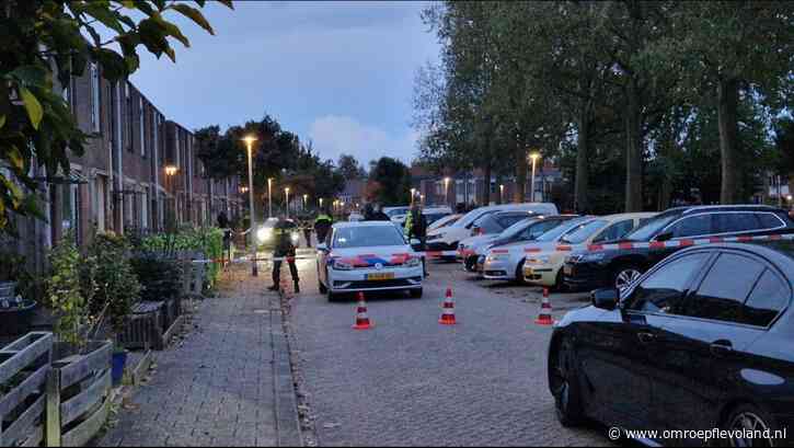 Almere - Helikopters boven Almere Buiten, verdachte van schietpartij aangehouden