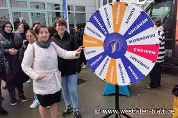 Demokratie-Bus zu Gast in Lübbecke