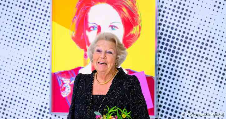 Beatrix oog in oog met de Beatrix van Andy Warhol: ‘Mag ik nu zelf kijken?’