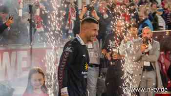 Messerattacke trübt Stimmung: Mit Sonderlob von Löw: Podolski verabschiedet sich tränenreich von Köln