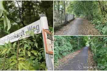 Kinder tappen am Schulzentrum im Dunkeln