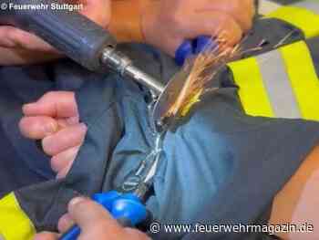 Großmutter in Handschellen-Dilemma – Feuerwehr hilft