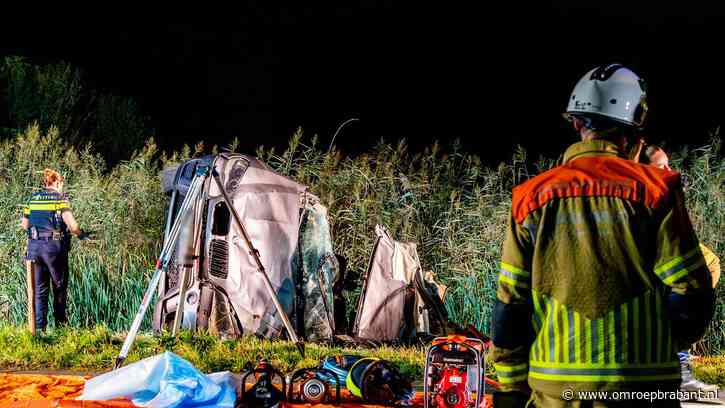 Zwaargewonde bij crash, slachtoffer werd uit auto geslingerd