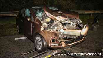 Emmeloord - Flinke ravage na aanrijding Muntweg Emmeloord