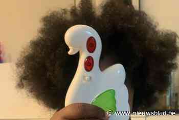 Meisje met beperking heeft weer meerdere speelgoedzwaantjes na oproep van vader: “Ze speelt ermee ’s avonds tot haar oogjes dichtgaan”