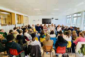 Politici en jongeren leren elkaar kennen tijdens verkiezingscarrousel van GO! Atheneum Vijverbeek