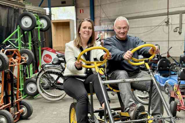 Carl, de laatste fabrikant ter wereld van de bekende ‘billenkarren’, vindt nét op tijd opvolging: “In mijn atelier word ik gelukkig”