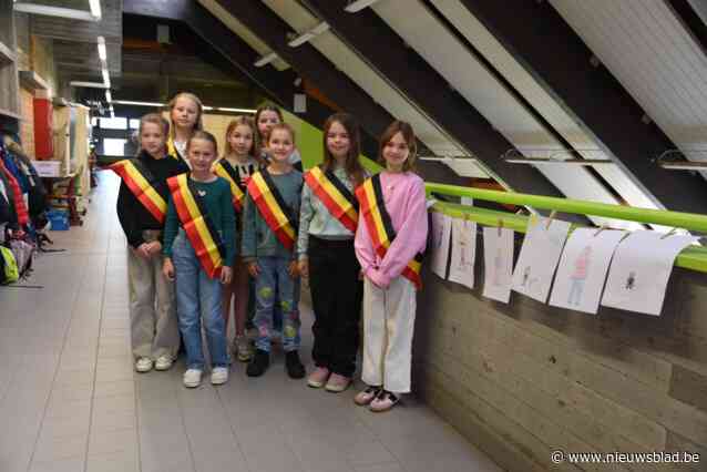 Dertig meisjes omgorden burgemeesterssjerp