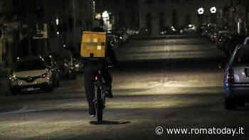 Rider con un coltello minaccia la titolare della pizzeria