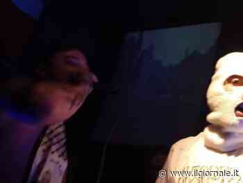 Minacciano i politici e glorificano le Brigate Rosse: chi sono i cantanti dell'estrema sinistra