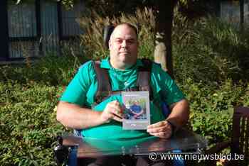 Johny (44) schrijft boek over hoe verkeersongeval zijn leven tekende: “Maar het is niet alleen kommer en kwel”