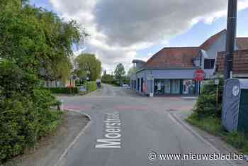 18-jarige fietser overgebracht naar ziekenhuis na aanrijding op kruispunt