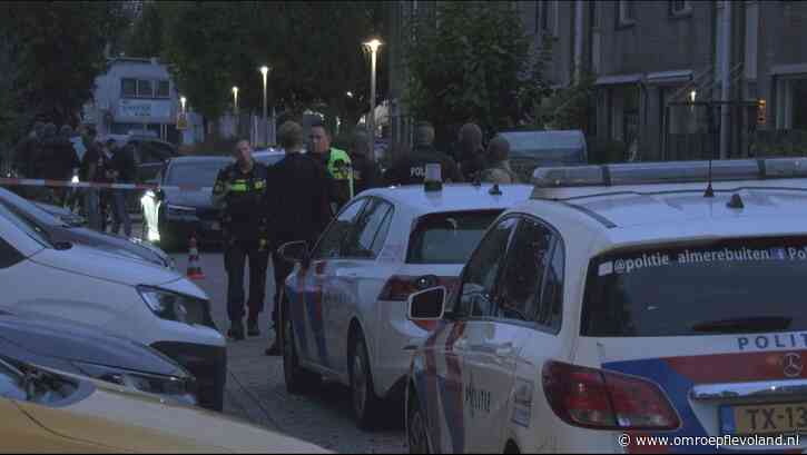 Flevoland - Nieuwsoverzicht 11/10 | Wildwest in Almere Buiten • Brandweer botst met auto