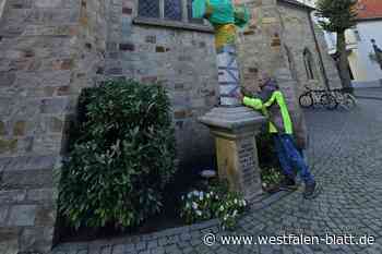 Warum das frisch sanierte Jesus-Kreuz in Delbrück wieder verhüllt ist