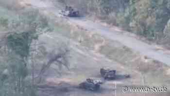 Wertvolle Fahrzeuge zerstört: Drohne zeigt Verluste ukrainischer Durchbruchsversuche in Kursk